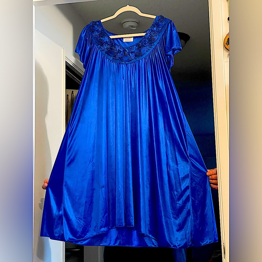 satin Rosettes Silky nightgown NWOT Royal blue rosettes flared flowy LUXE full